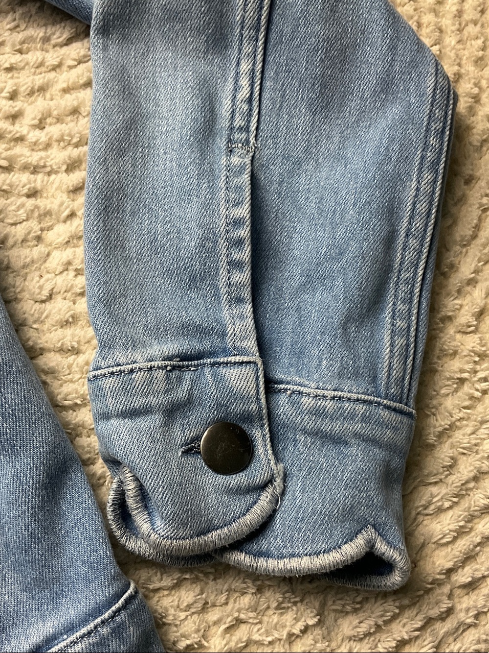 Frame Denim Women’s Willoughby Scallop Hem Light Blue Jean Jacket Size Medium - Picture 5 of 16